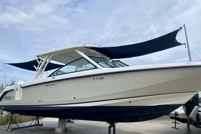 2016 Boston Whaler 320 Vantage