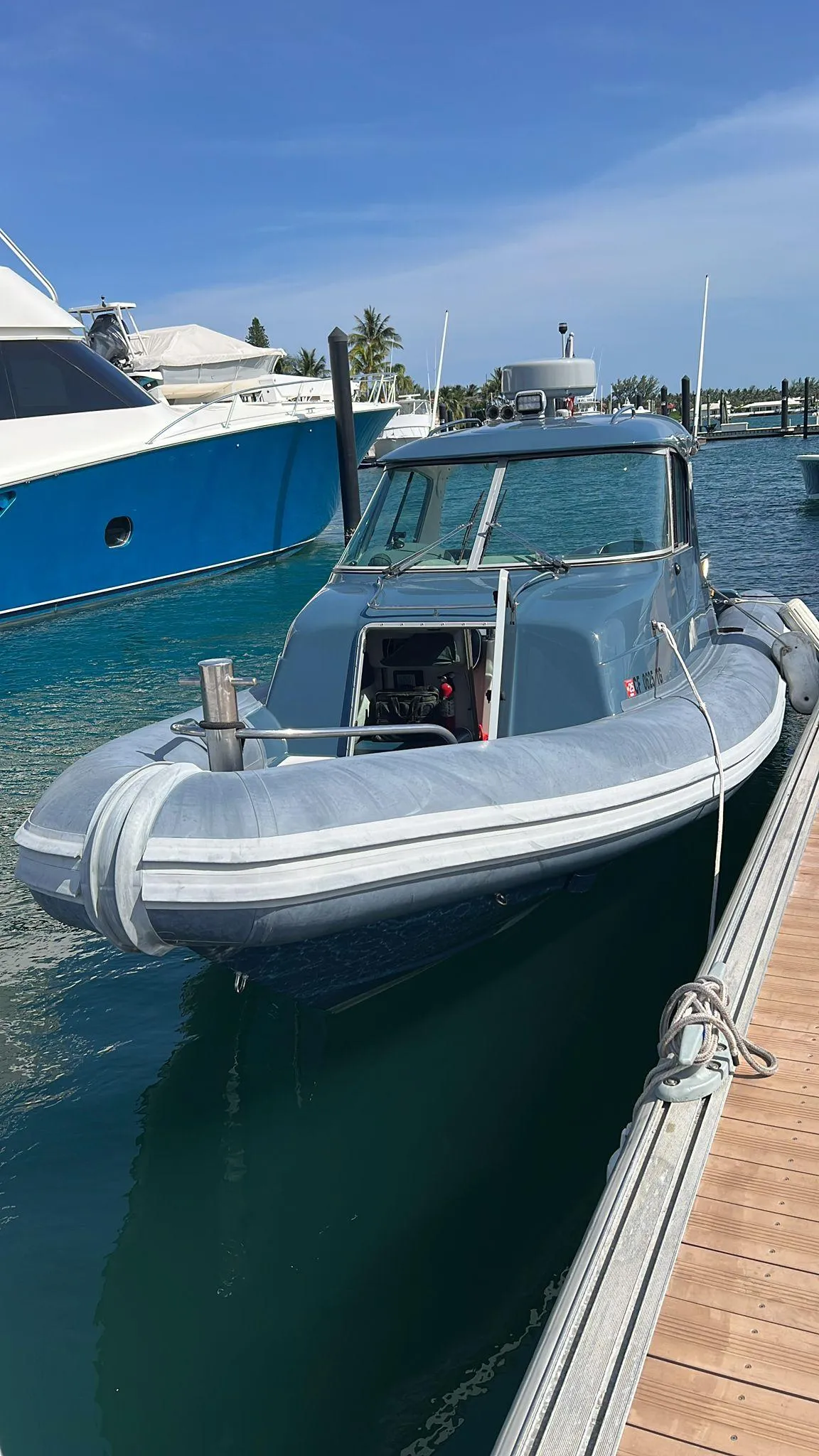 2000 Protector Targa 28 boat docked in clear blue water.