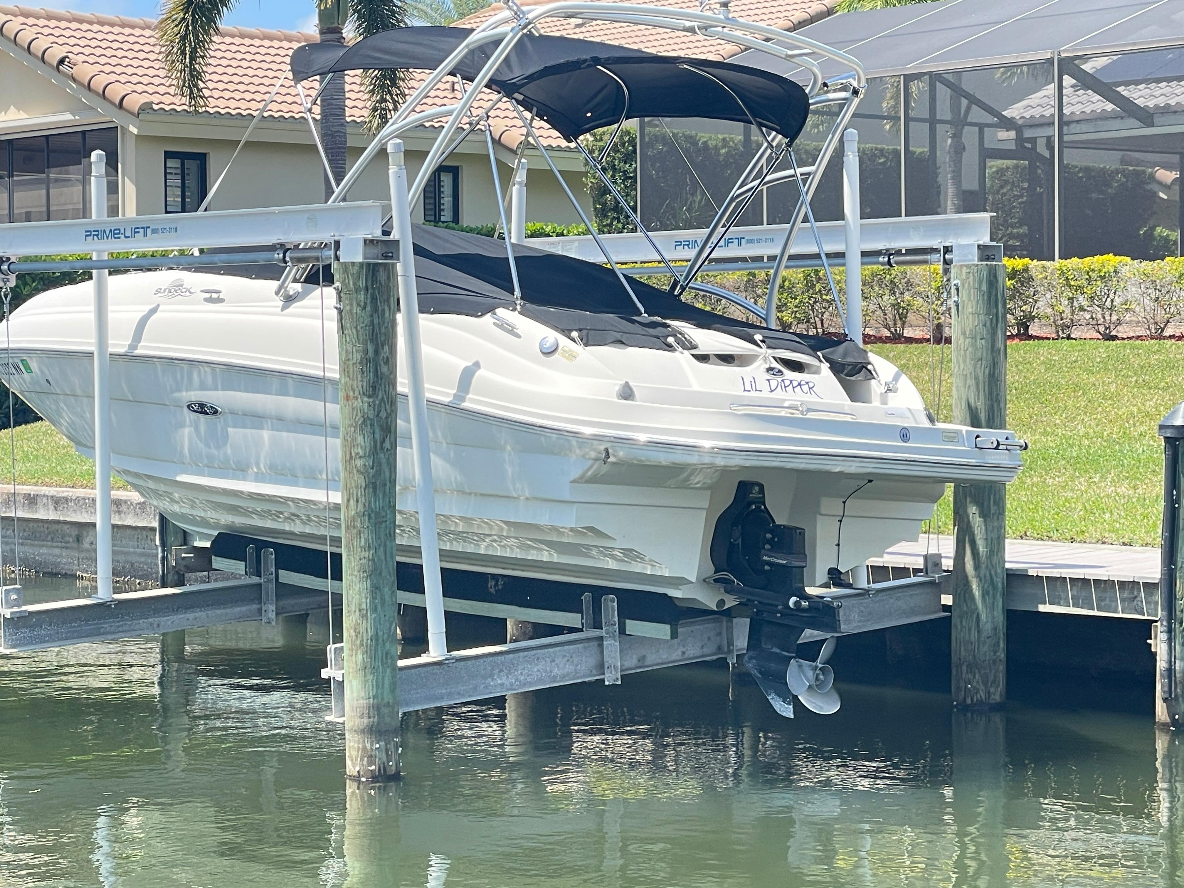 Used Sea Ray 220 Sundeck in Florida - iNautia