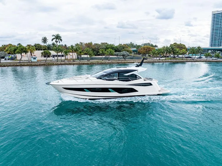Predator Evo Yacht Photos Pics 