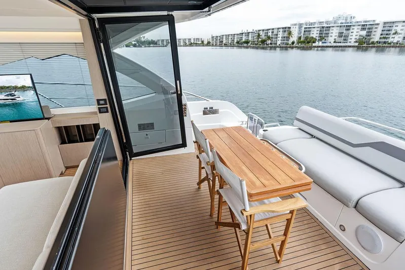 Predator Evo Yacht Photos Pics 