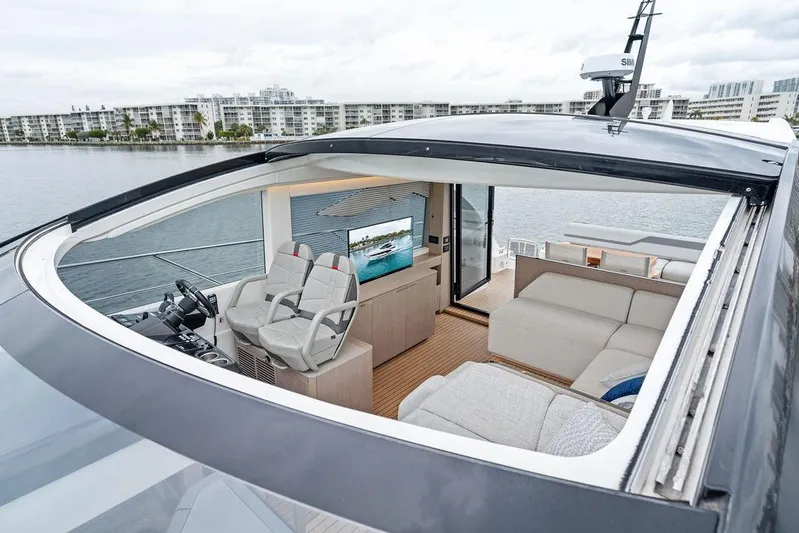 Predator Evo Yacht Photos Pics 