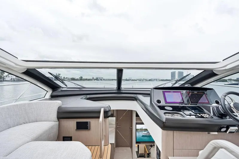 Predator Evo Yacht Photos Pics 