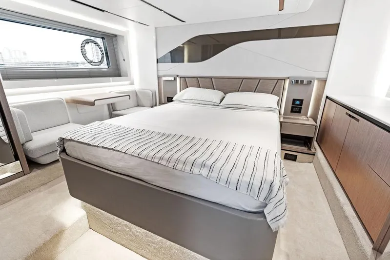 Predator Evo Yacht Photos Pics 