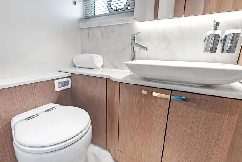 Predator Evo Yacht Photos Pics 