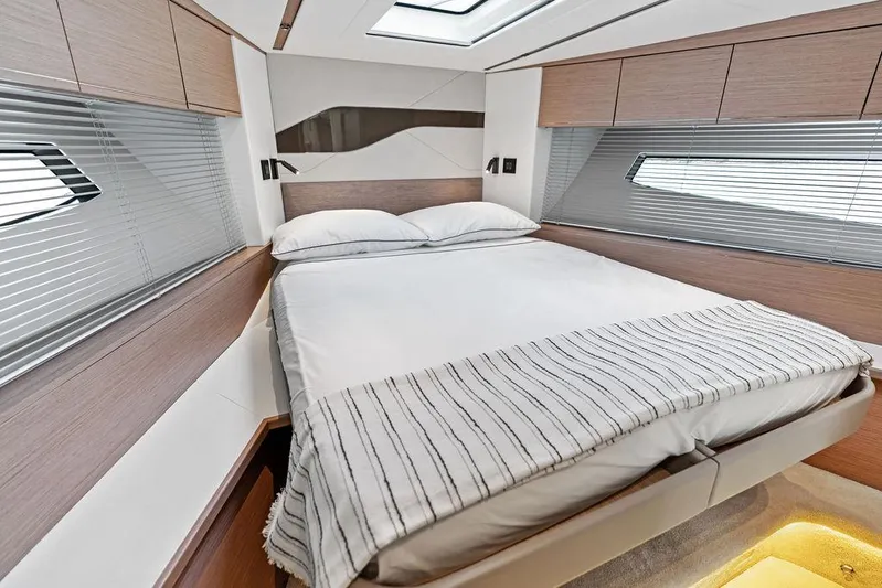 Predator Evo Yacht Photos Pics 