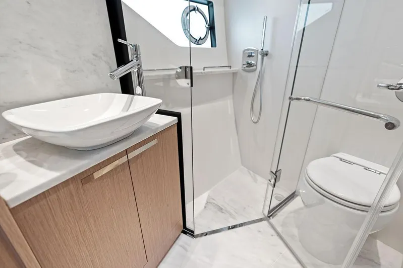 Predator Evo Yacht Photos Pics 