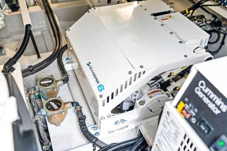 Predator Evo Yacht Photos Pics 