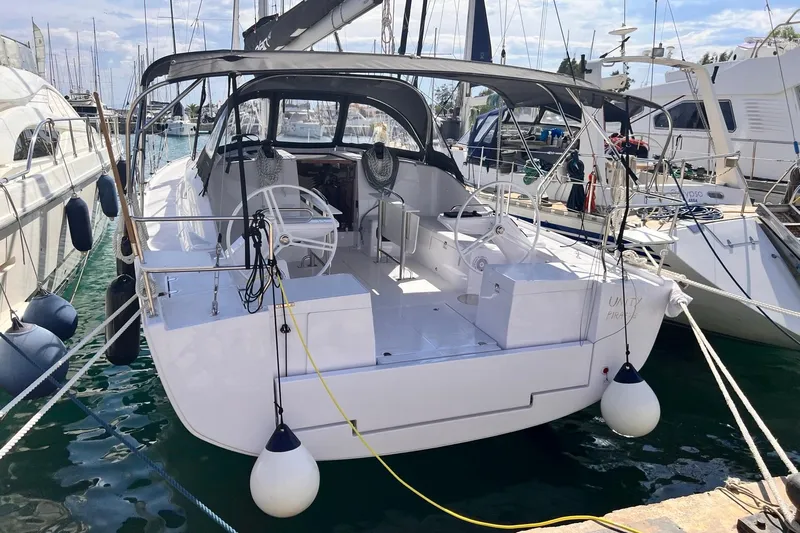  Yacht Photos Pics Elan 43 Impression aft