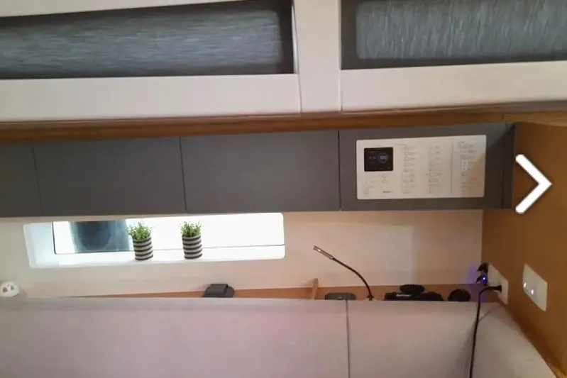  Yacht Photos Pics porthole