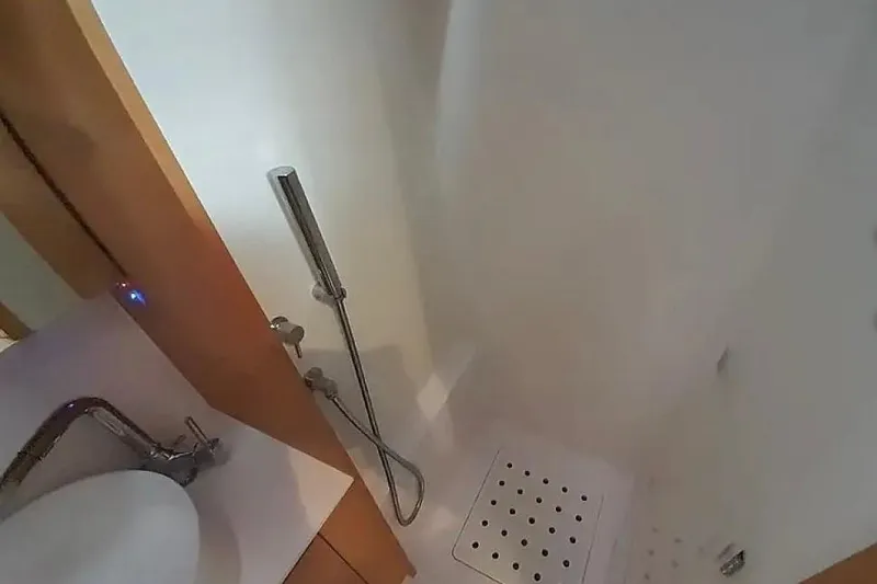  Yacht Photos Pics shower