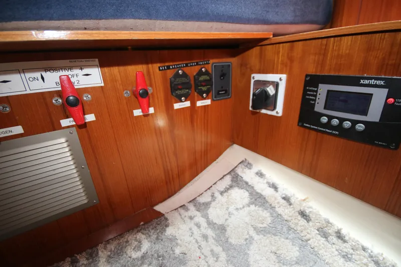 Exfil Yacht Photos Pics Control panel of a 1998 Beneteau Oceanis 461 yacht interior.