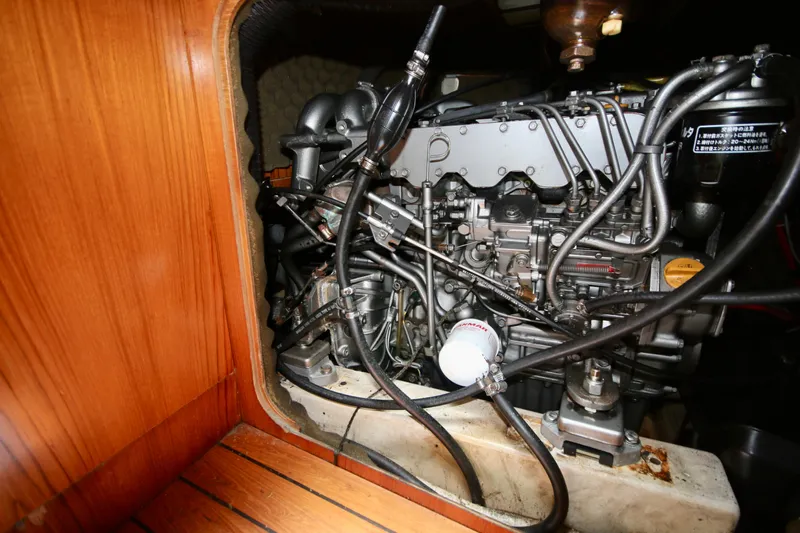 Exfil Yacht Photos Pics Engine compartment of a 1998 Beneteau Oceanis 461 sailboat, showcasing intricate mechanical details.