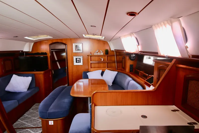 Exfil Yacht Photos Pics Interior of 1998 Beneteau Oceanis 461 yacht with cozy seating and wooden finishes.