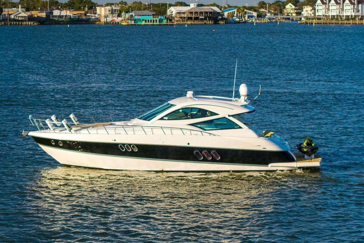 2013 Cruisers Yachts 54 