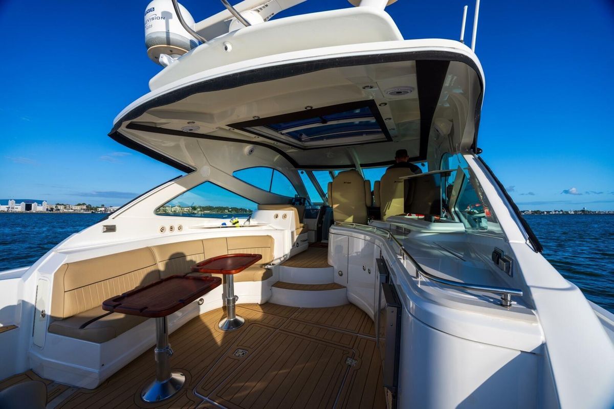 2013 Cruisers Yachts 54 