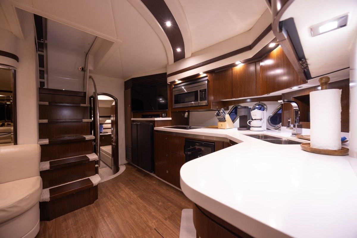 2013 Cruisers Yachts 54 