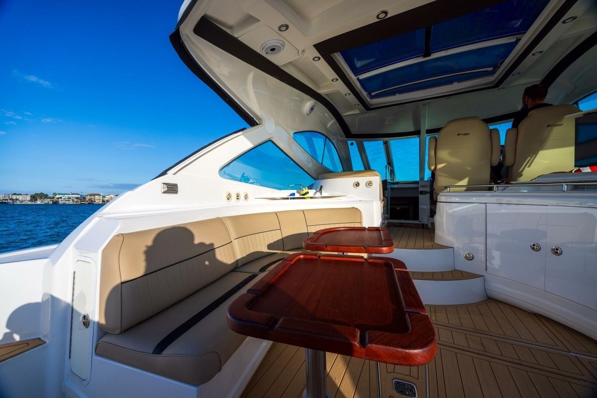2013 Cruisers Yachts 54 