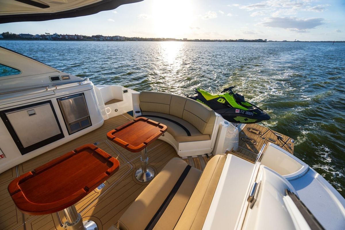 2013 Cruisers Yachts 54 