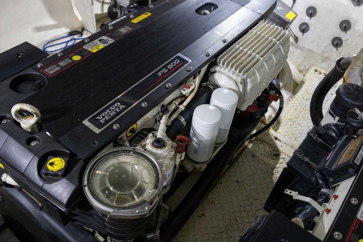 2013 Cruisers Yachts 54 