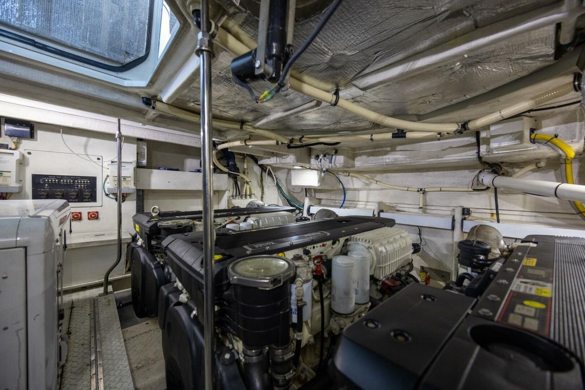 2013 Cruisers Yachts 54 