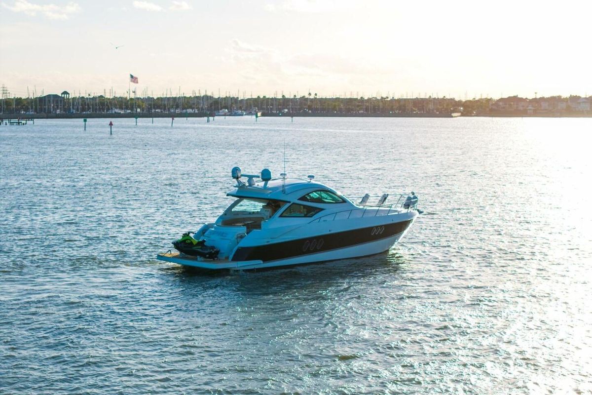 2013 Cruisers Yachts 54 