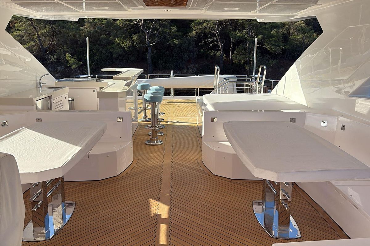 2015 Majesty 122 