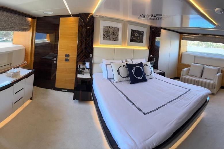 2015 Majesty 122 