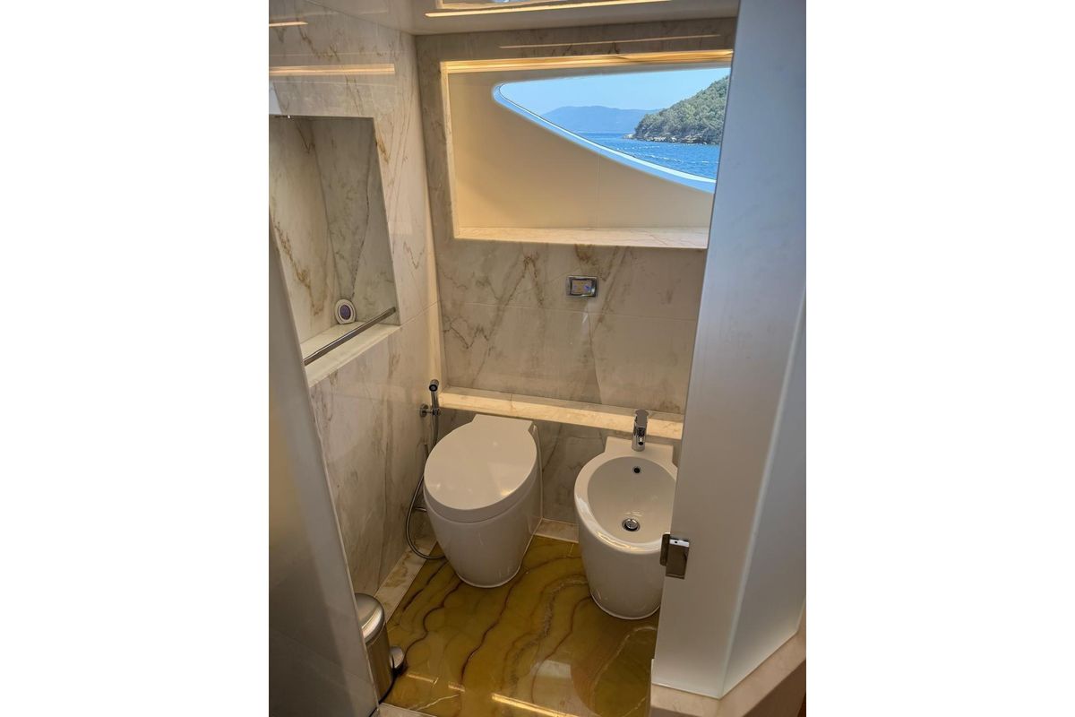 2015 Majesty 122 