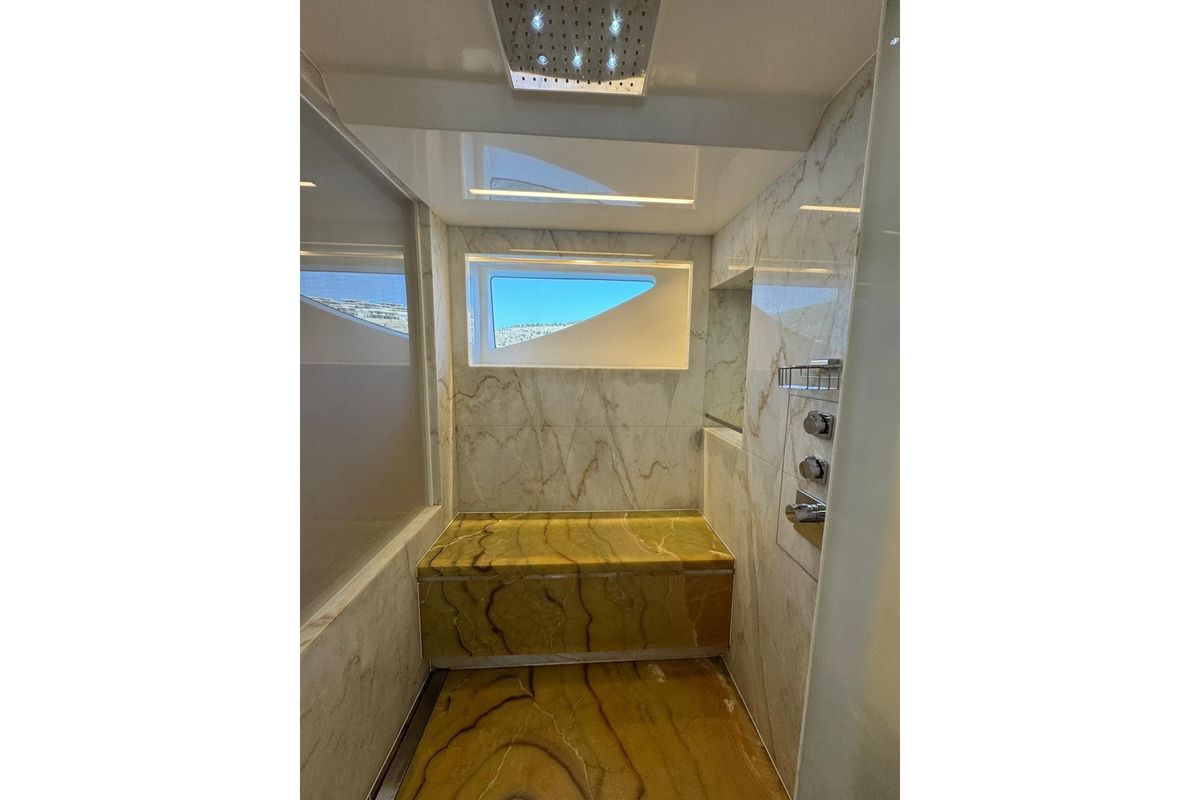 2015 Majesty 122 