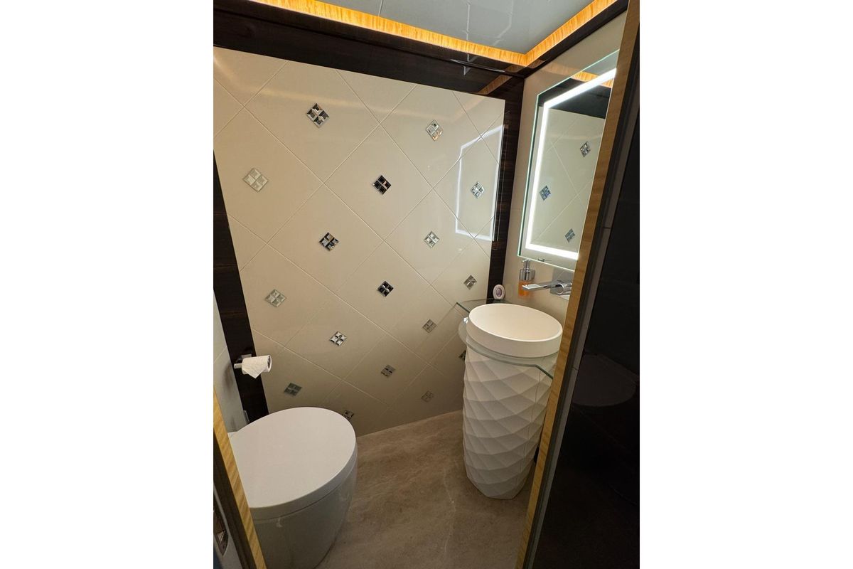 2015 Majesty 122 