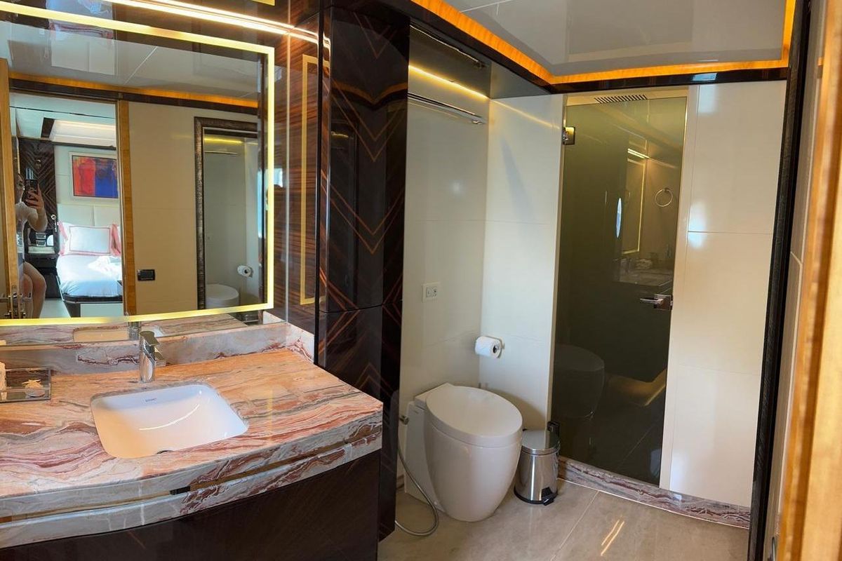 2015 Majesty 122 