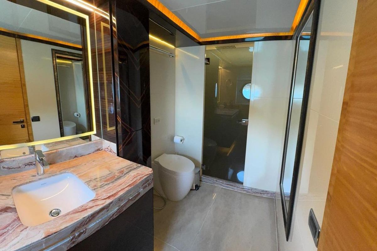 2015 Majesty 122 