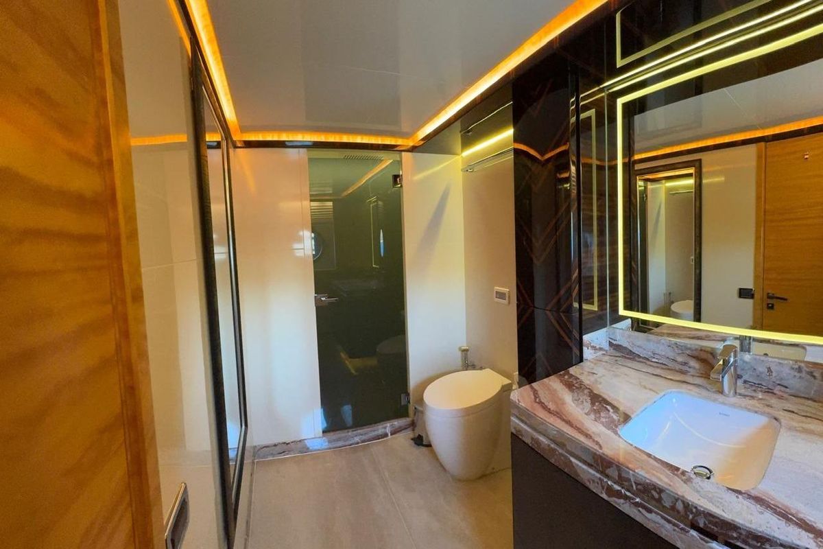 2015 Majesty 122 