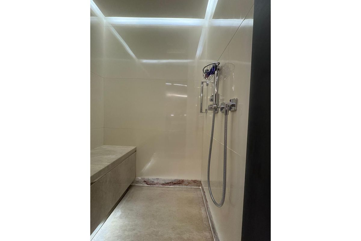 2015 Majesty 122 