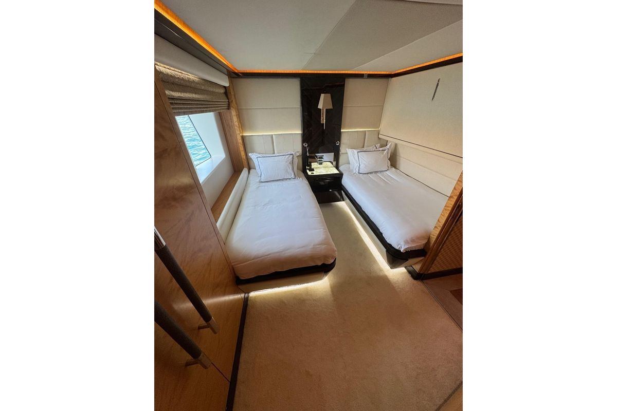2015 Majesty 122 