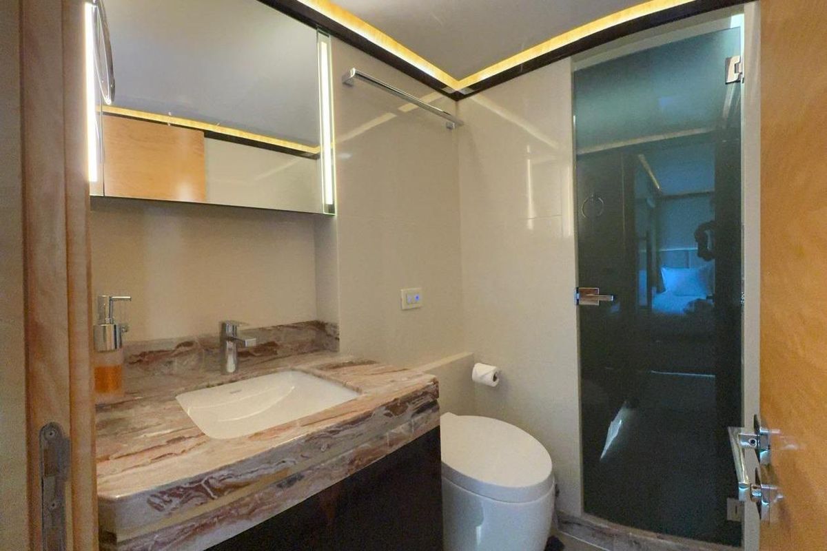 2015 Majesty 122 