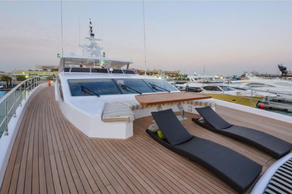 2015 Majesty 122 