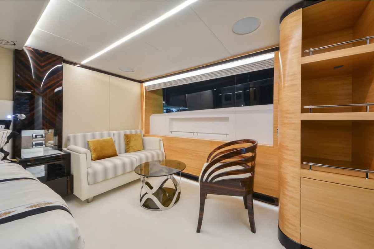2015 Majesty 122 