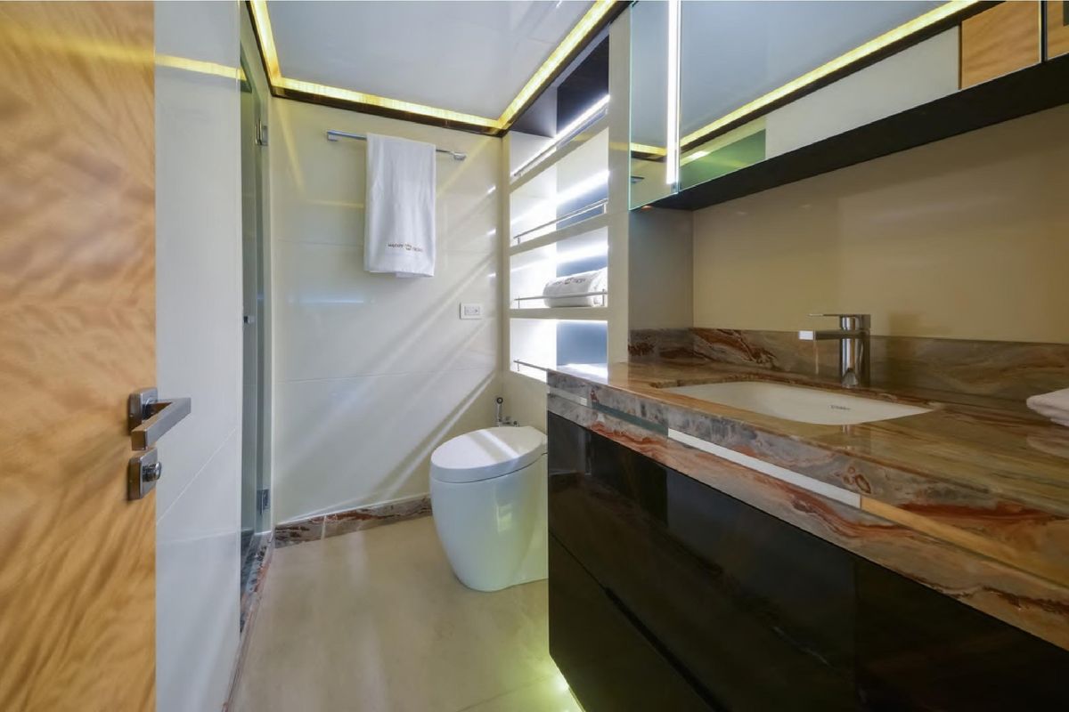 2015 Majesty 122 