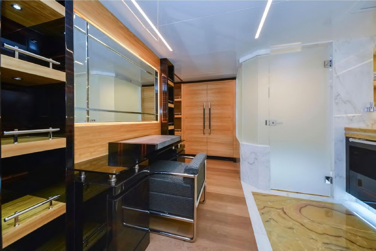 2015 Majesty 122 