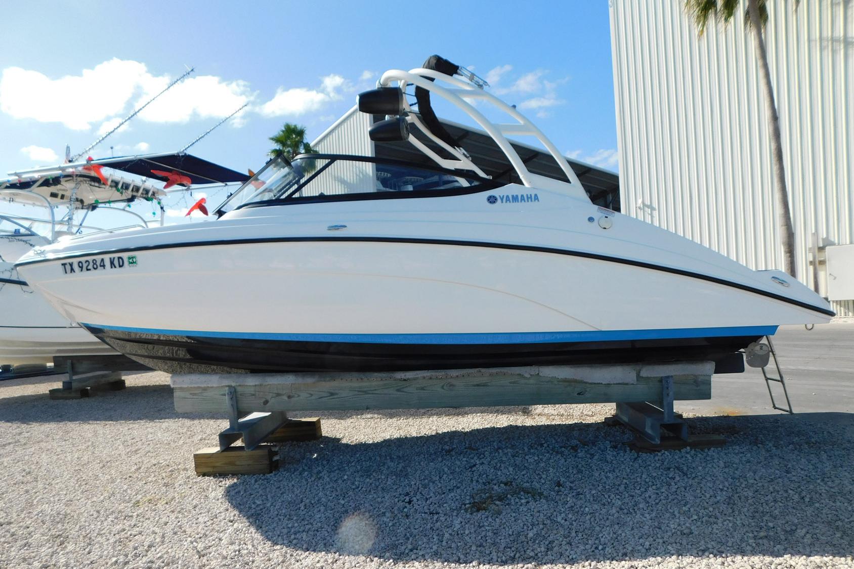 2021 Yamaha Boats AR210