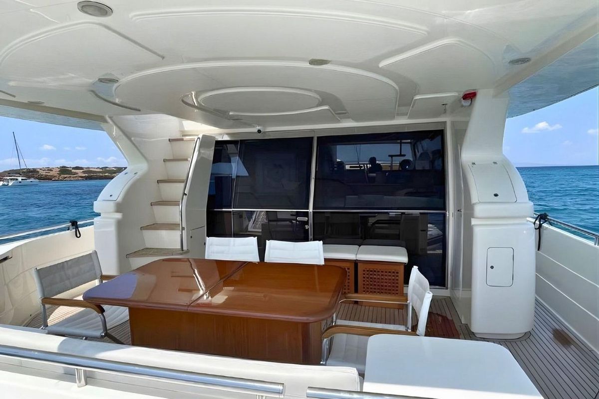 2002 Ferretti Yachts 68 