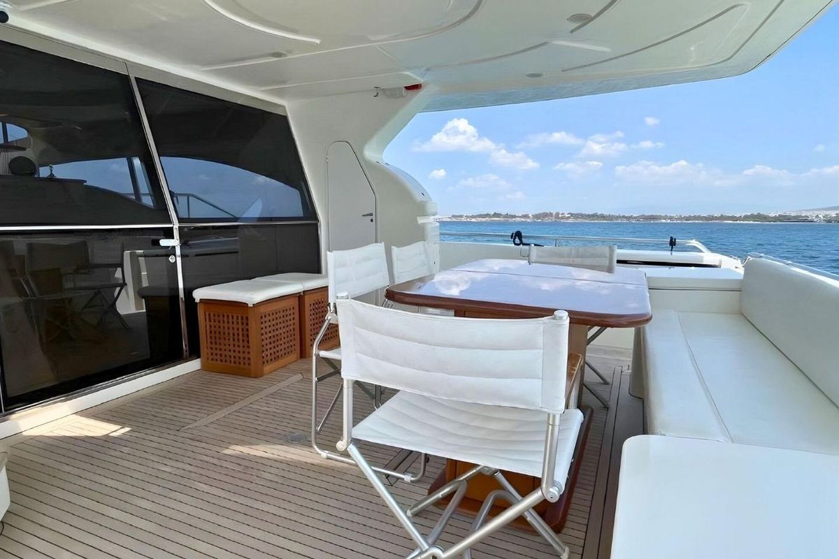 2002 Ferretti Yachts 68 