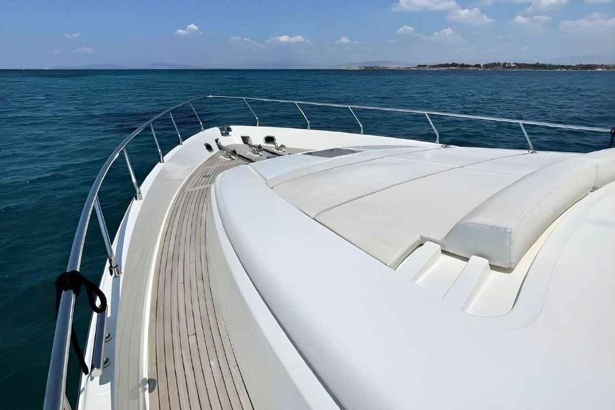 2002 Ferretti Yachts 68 