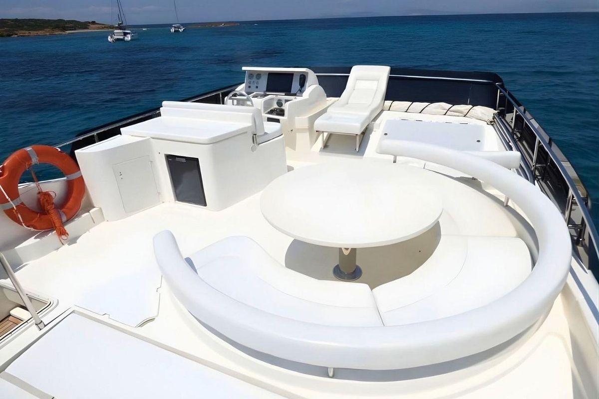 2002 Ferretti Yachts 68 