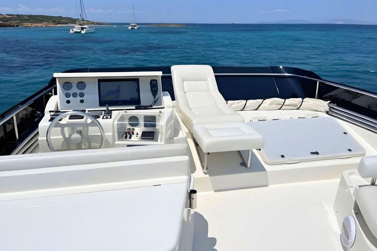 2002 Ferretti Yachts 68 
