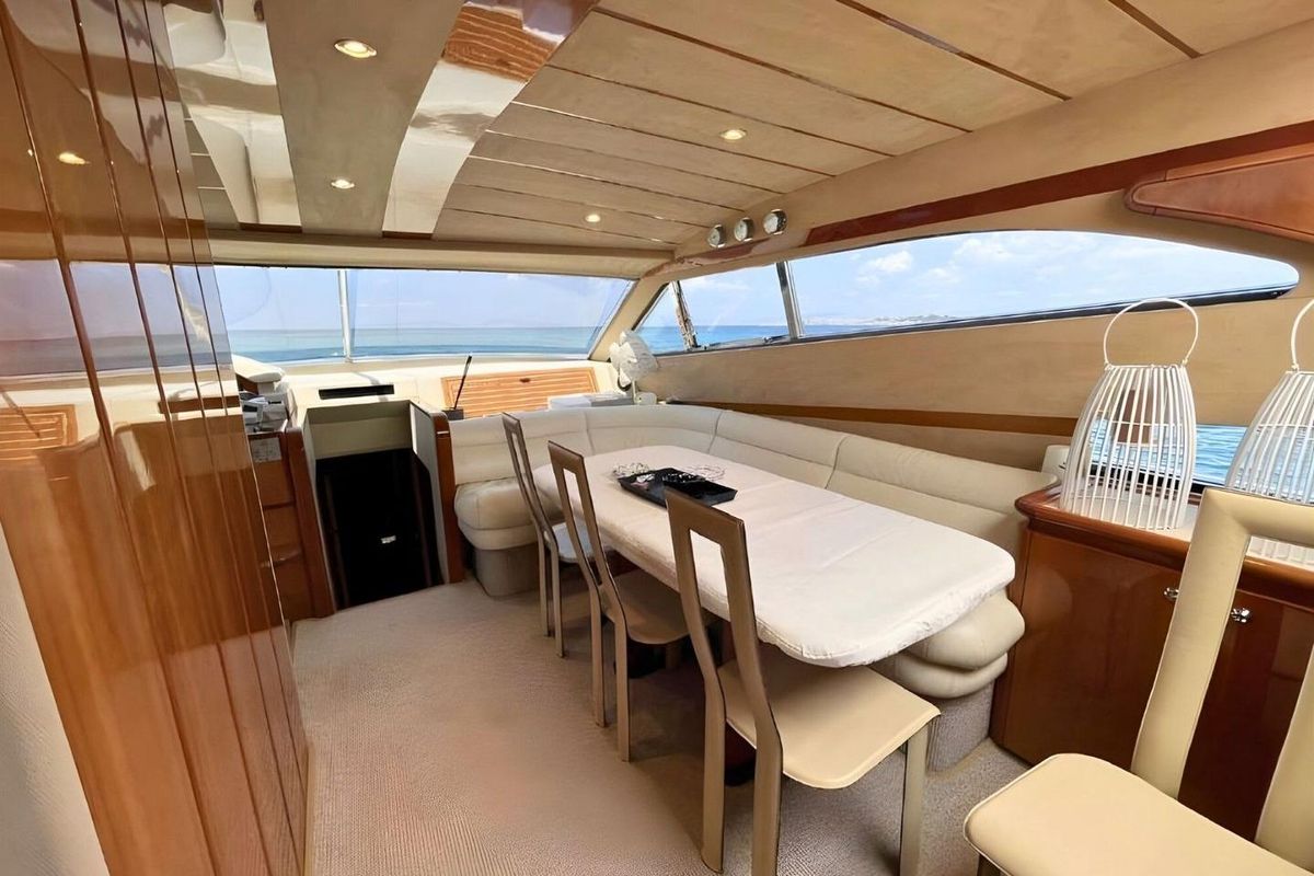 2002 Ferretti Yachts 68 