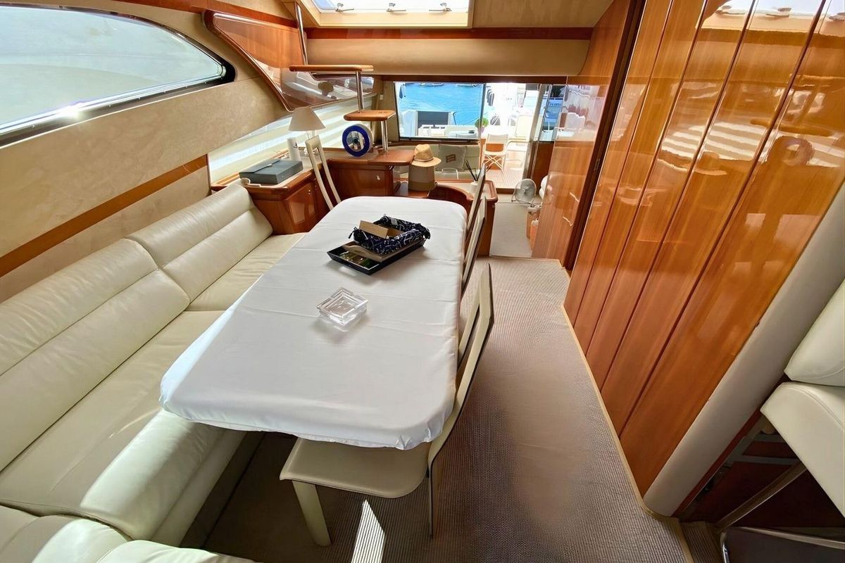 2002 Ferretti Yachts 68 