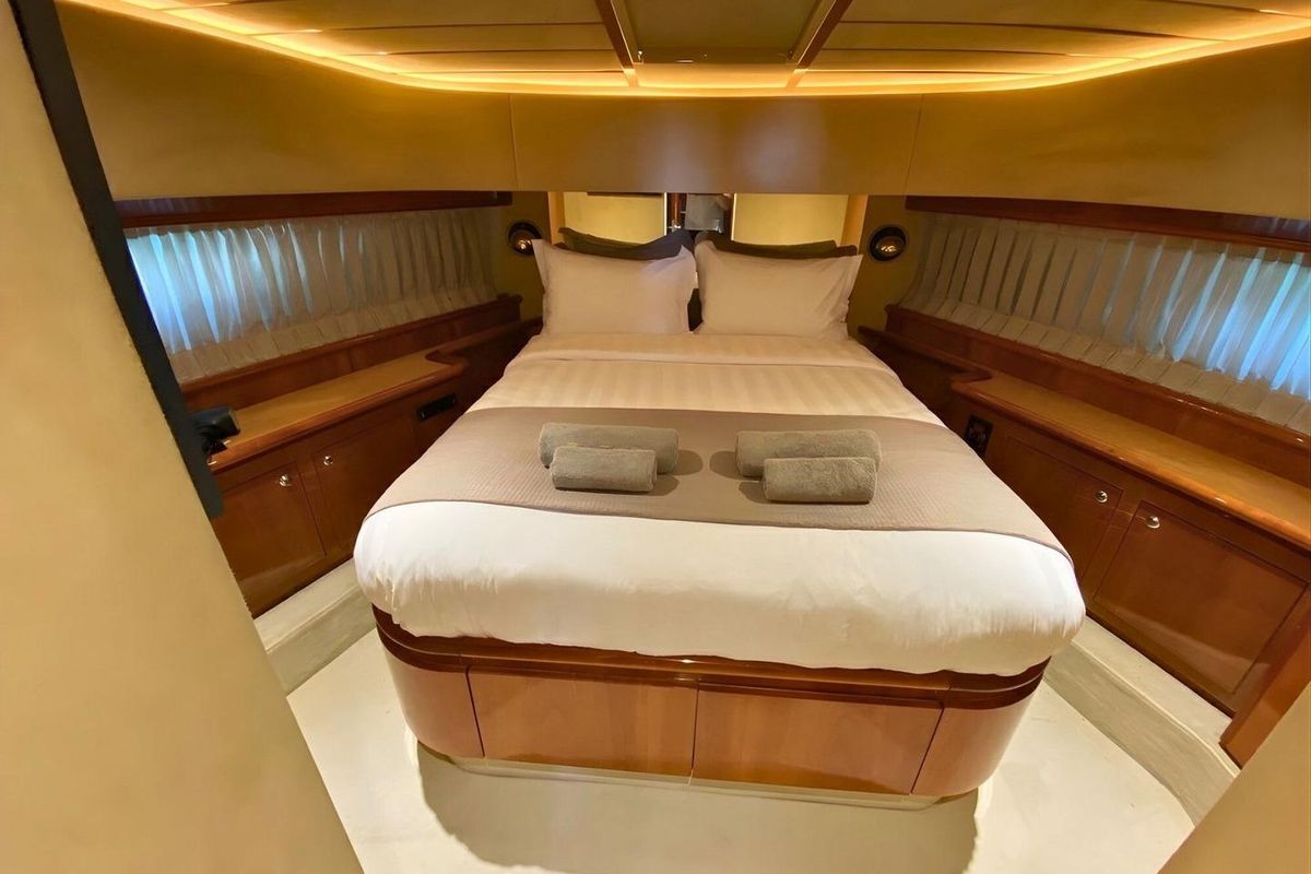 2002 Ferretti Yachts 68 